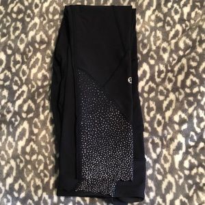lululemon athletica Pants - Lululemon cropped patterned trim leggings lululemon athletica Pants - Lululemon cropped patterned trim leggings